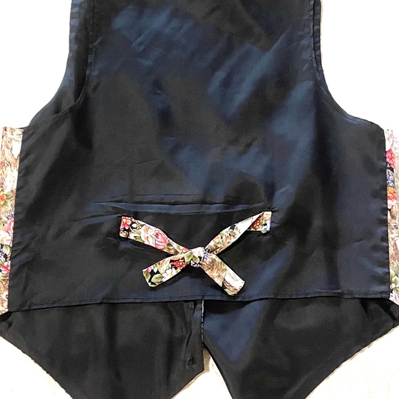 Spring Bunny Vintage Vest. - Picture 4 of 5